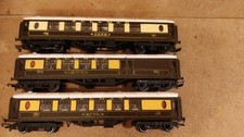 3x Triang / Hornby Pullman coaches - 00 gauge.