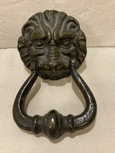 Door knocker traditional - door,