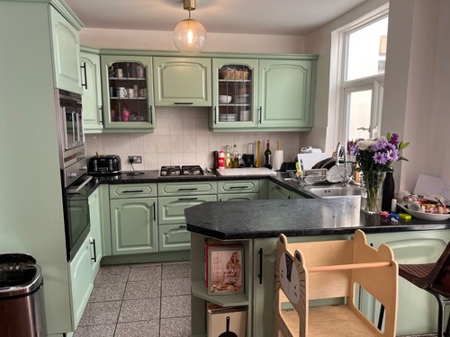 Full kitchen with appliances
