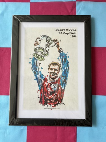 Bobby moore west - moore., utd
