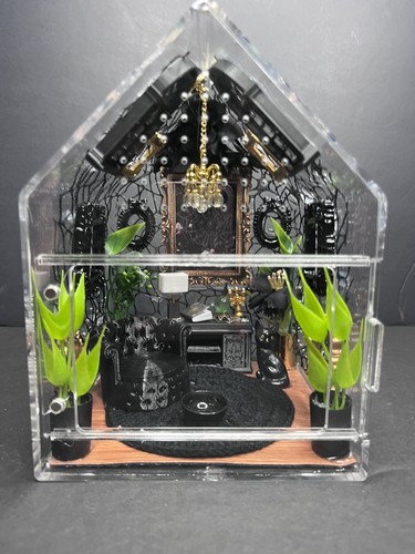 Black and gold gothic - , jumping