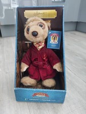 Compare the Meerkat Aleksander