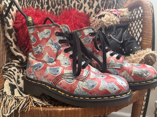 Rare 1990s vintage - vintage, martens