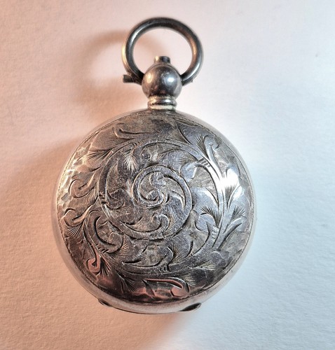 Sovereign case pendant - case, antique