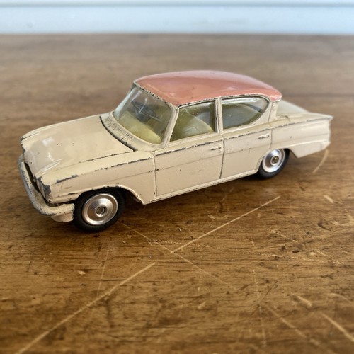Corgi toys 234 - corgi, ford