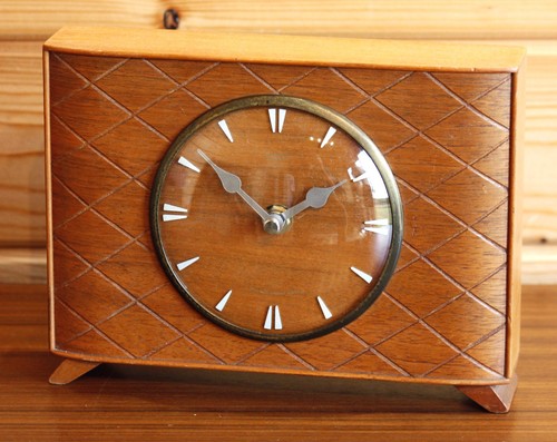 Vintage 21cm smiths mantel - vintage,