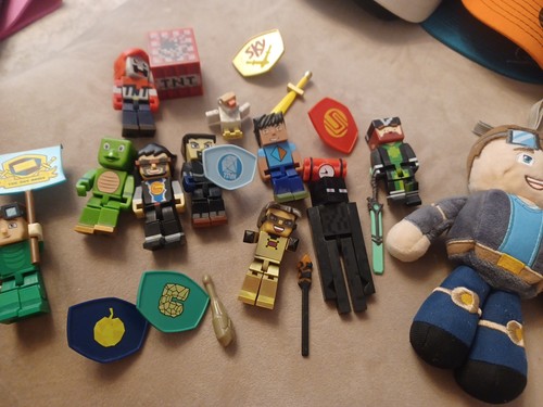 Minecraft figures and clock - figures,