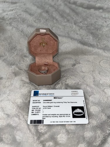 9ct white gold emmy - white,