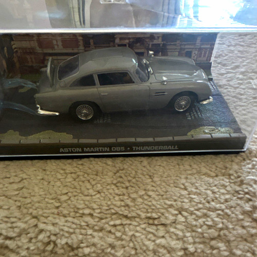 Aston martin db5 james - martin,