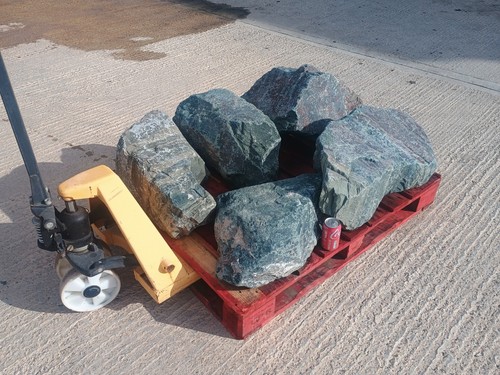 Large granite garden - ,