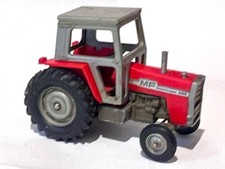 BRITAINS FARM TRACTOR MASSEY FERGUSON MF WITH CAB 9522 595 1976 1:32 TOY MODEL