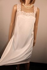 VTG M&S WHITE SILKY SOFT NYLON & LACE FULL SLIP, PETTICOAT SIZE 22