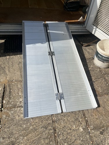 Ramp for wheelchair cases - for,