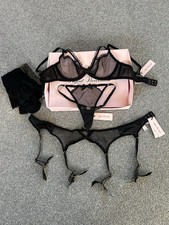 Agent Provocateur Set Includes