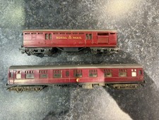 OO Tri-ang Royal Mail Coach and Maroon Mk1  Passenger Coach