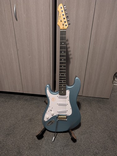 Left handed strat - left, with