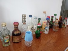 18 empty alcoholic miniatures varied bottle bundle. 1.3 kilogrammes.