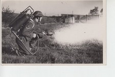 WW2 Handling a Flamethrower. 1942 Min of Information / Perthshire Advertiser