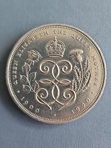 Five pounds coin 1990 queen - pounds,