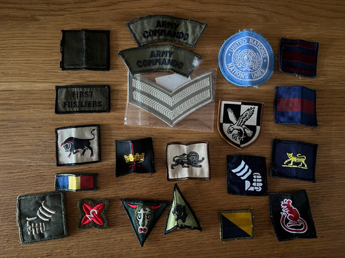 Various military cloth badges - various,
