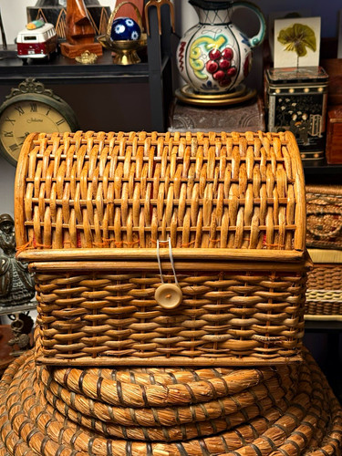 Rare vintage wicker sewing - rare,