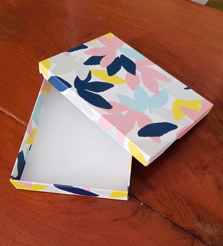 Cardboad shallow gift storage - shallow, gift/storage