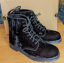 Dr. Martens 1460 Marvel Velvet