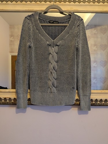 Ladies neck sweater with - v,