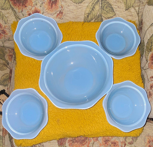 Vintage scalloped baby blue - scalloped,