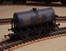 Dapol Finest Spa Water Limited Edition 6 Wheel Tanker Wagon - OO Gauge - Boxed