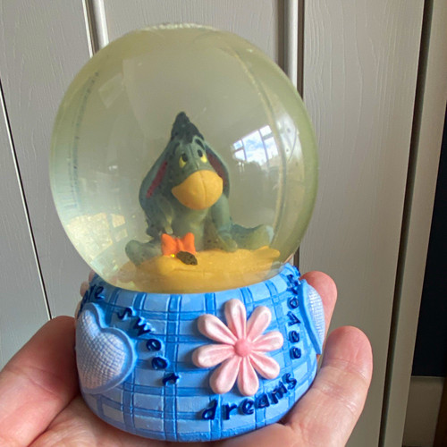 Disney eeyore snowglobe winnie - eeyore,