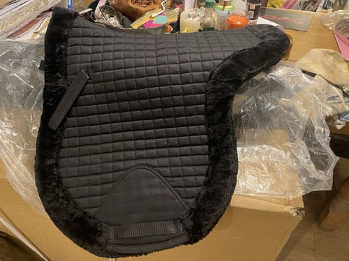 Black sheepskin numnah - black,