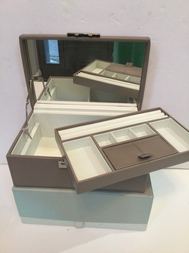 Vintage leather jewellery box - leather,