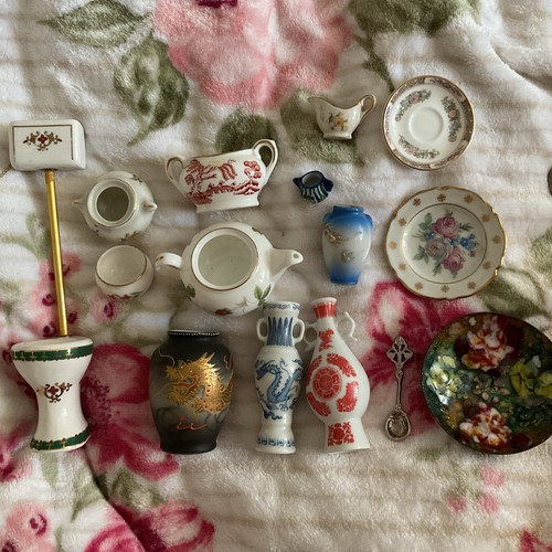 Dollshouse teacup and - dollshouse, vase