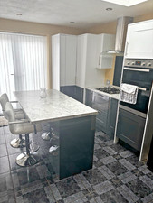 Double Bed Room to let Rent in a 3 bedroom House, Holiday Student Accommodation