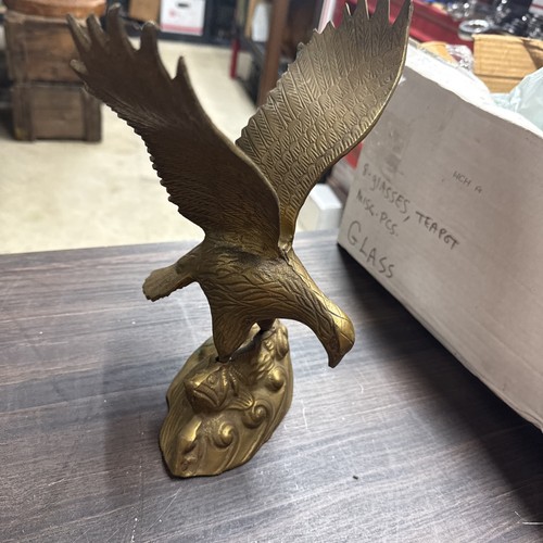 Vtg large brass eagle catching - large,