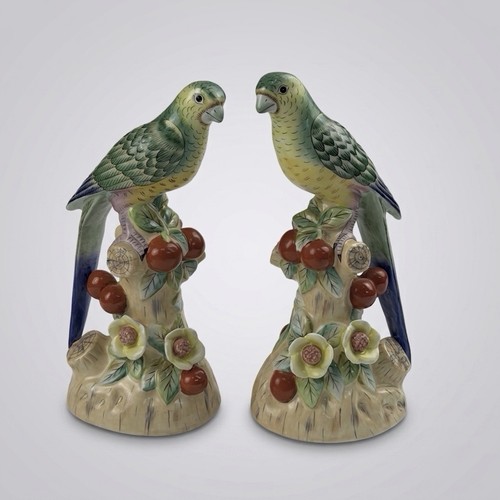 Chelsea house porcelain - house, parrot