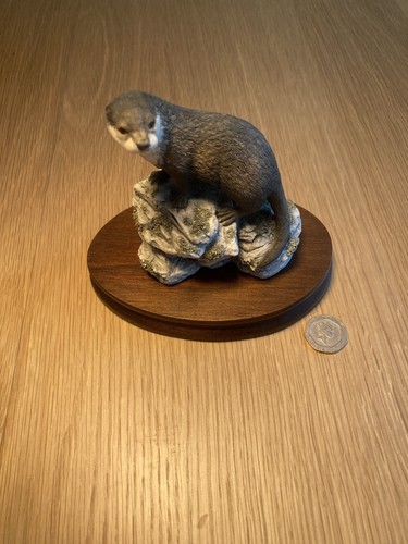 Border fine arts otter - border,
