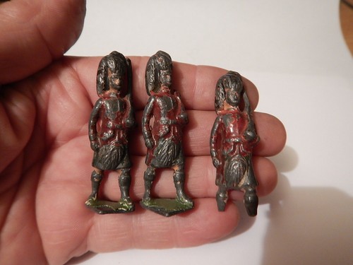 Three vintage scots highlander - three,