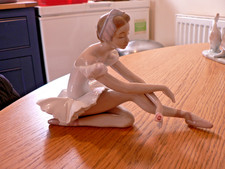 A LOVELY  BOXED LLADRO 5919 "ROSE BALLET"  BALLERINA FIGURE. PERFECT