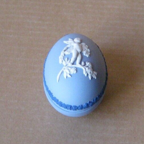Wedgwood blue tri - tri, coloured