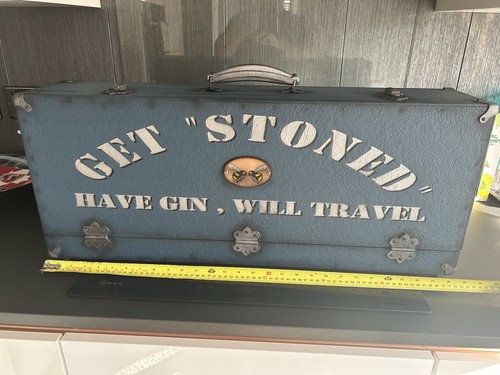 Mobile gin bar - in, comes