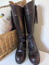 Fairfax And Favour Explorer