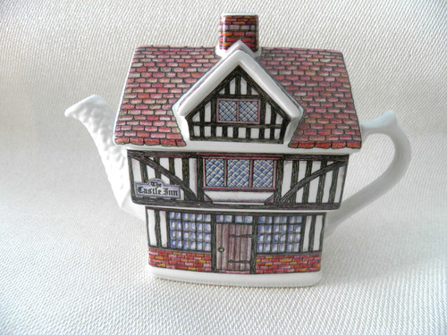 Tudor house novelty teapot - tudor,