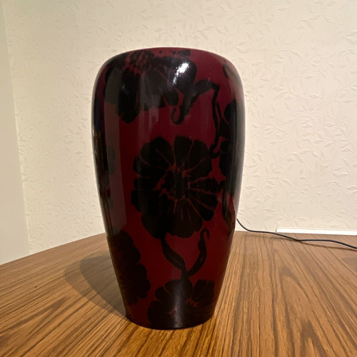 Red black floral decorative - &,