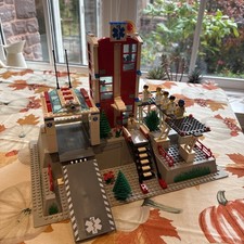 LEGO City 7892 Hospital Building Set with Instructions and Box Retired