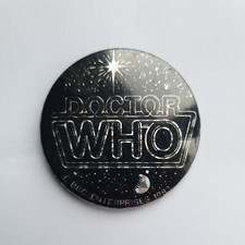 Vintage tin pin badge Doctor Who BBC TV Sci Fi Collectable 1983.