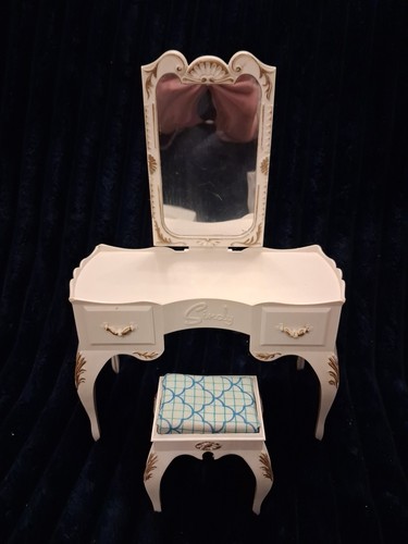 Vintage sindy dressing - sindy, table