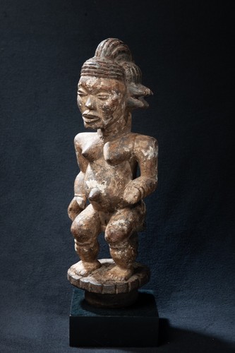 Idoma seated female - idoma, figure