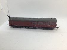 Hornby R4577 Thompson brake third coach, maroon E87228E. 00 gauge